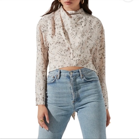 NWT ASTR off white sketch floral blouse with tie Sz S - Picture 3 of 16